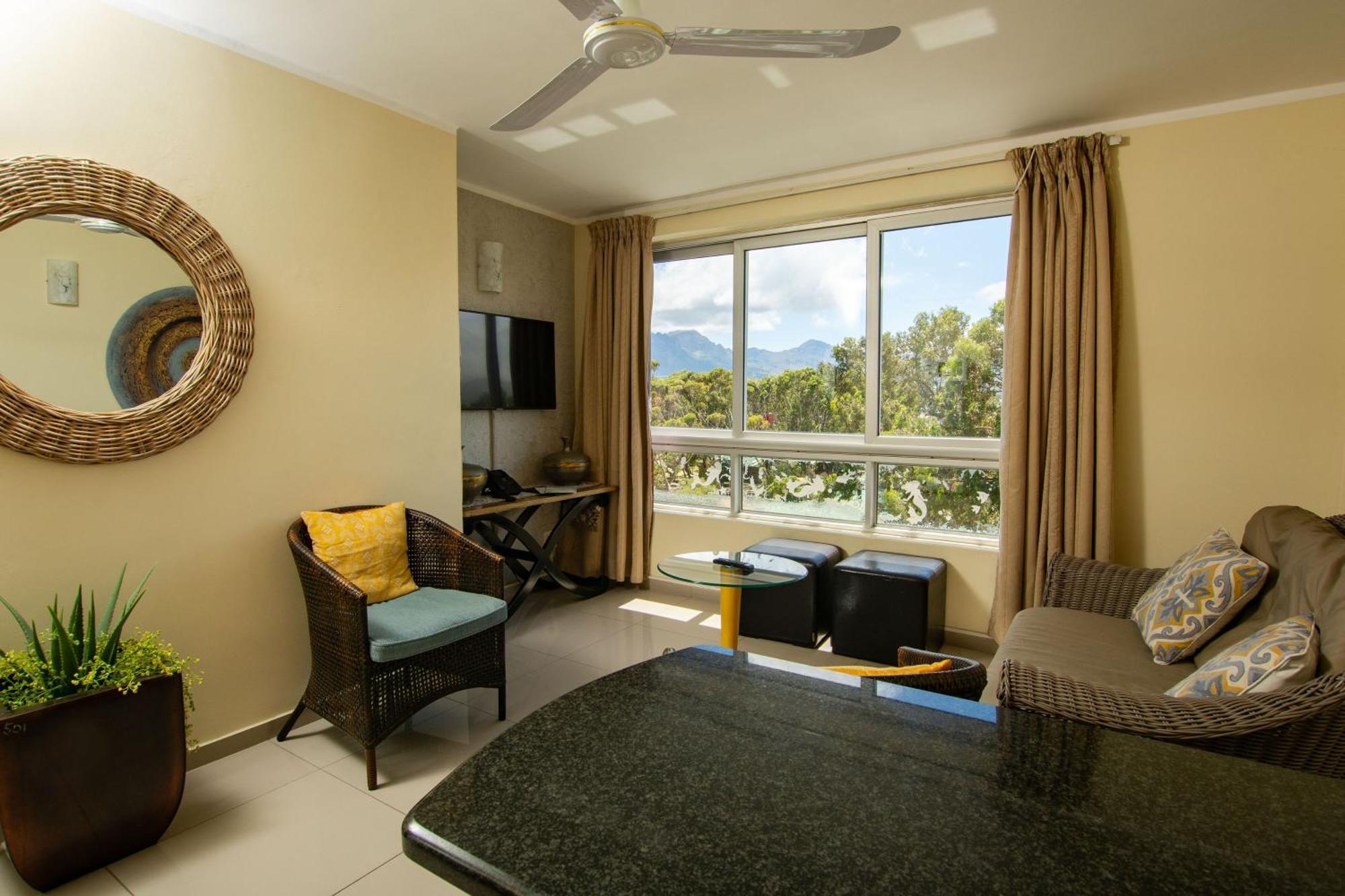 Ocean Breeze Hotel Странд Экстерьер фото